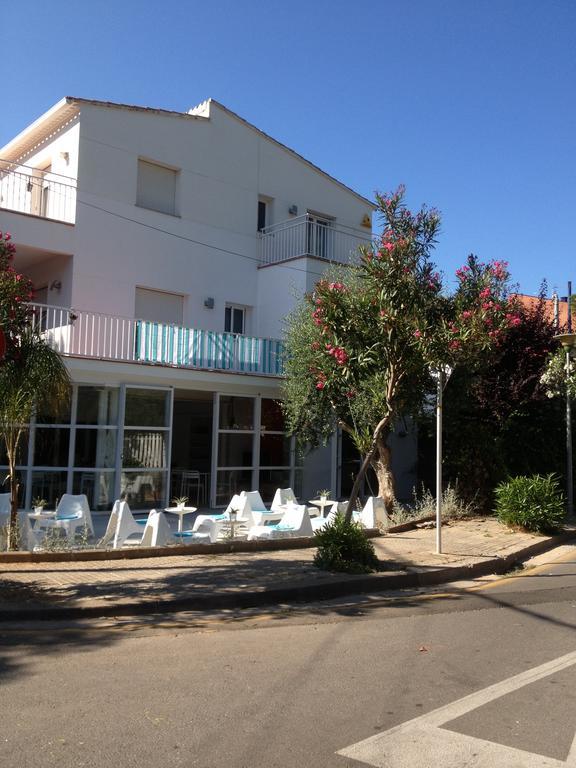 Sitges Beach Hostel Exterior photo